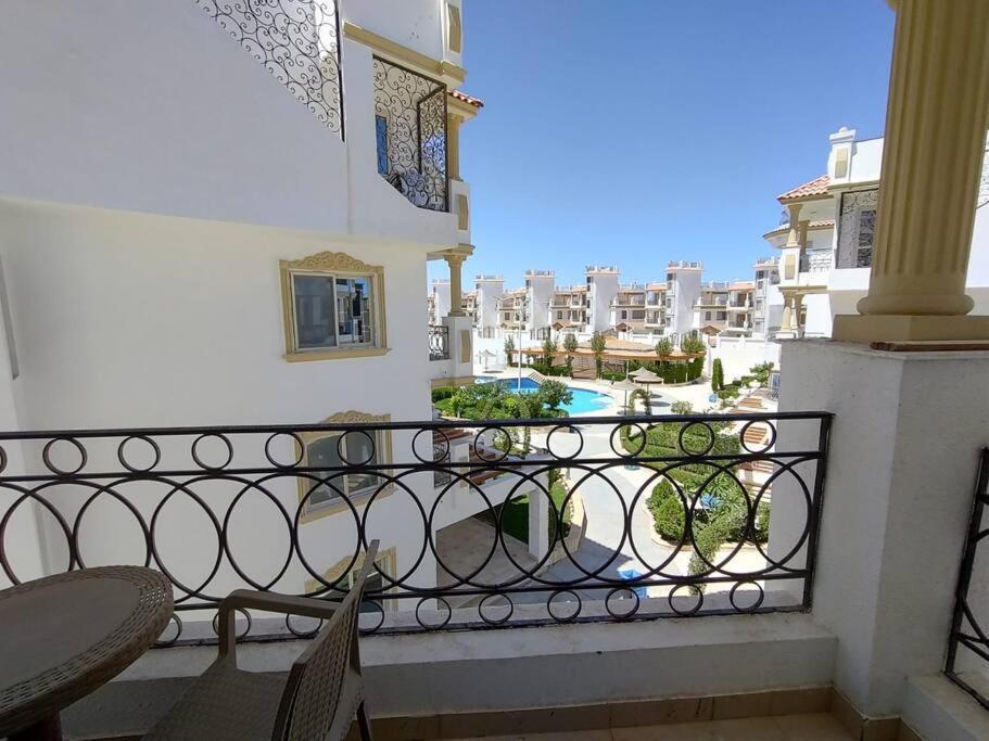 3-Bedroom Apartment On The Third Floor With 3 Balconies And Lovely Pool View, Street View And Free Beach Access In Sharm Hills Resort Екстериор снимка