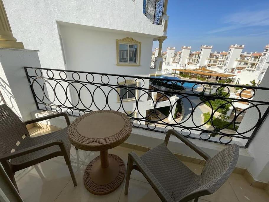 3-Bedroom Apartment On The Third Floor With 3 Balconies And Lovely Pool View, Street View And Free Beach Access In Sharm Hills Resort Екстериор снимка
