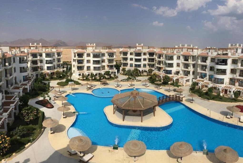 3-Bedroom Apartment On The Third Floor With 3 Balconies And Lovely Pool View, Street View And Free Beach Access In Sharm Hills Resort Екстериор снимка