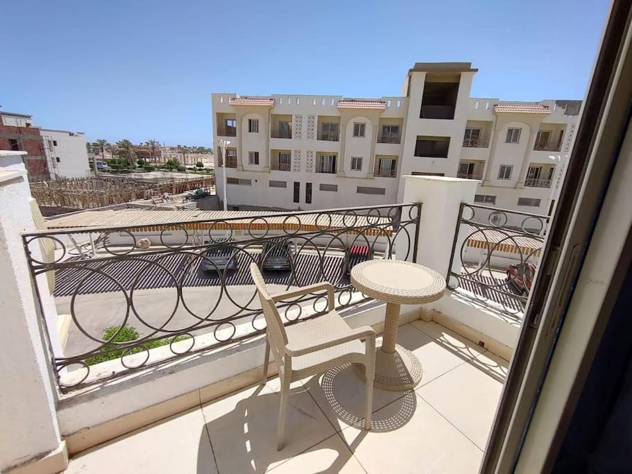 3-Bedroom Apartment On The Third Floor With 3 Balconies And Lovely Pool View, Street View And Free Beach Access In Sharm Hills Resort Екстериор снимка
