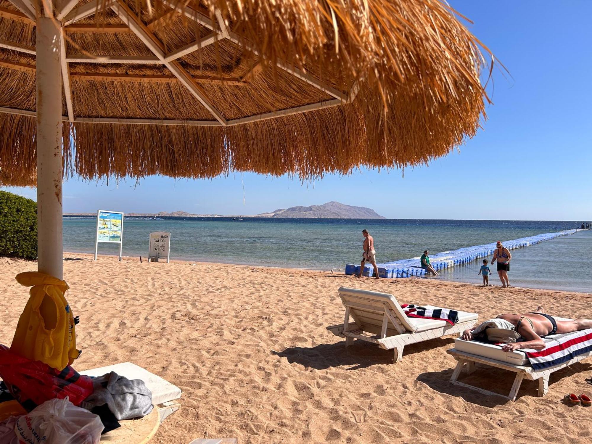 3-Bedroom Apartment On The Third Floor With 3 Balconies And Lovely Pool View, Street View And Free Beach Access In Sharm Hills Resort Екстериор снимка