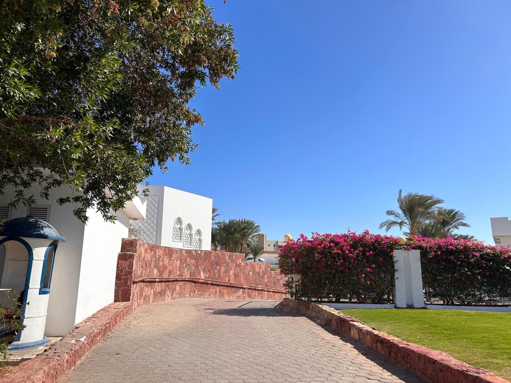 3-Bedroom Apartment On The Third Floor With 3 Balconies And Lovely Pool View, Street View And Free Beach Access In Sharm Hills Resort Екстериор снимка