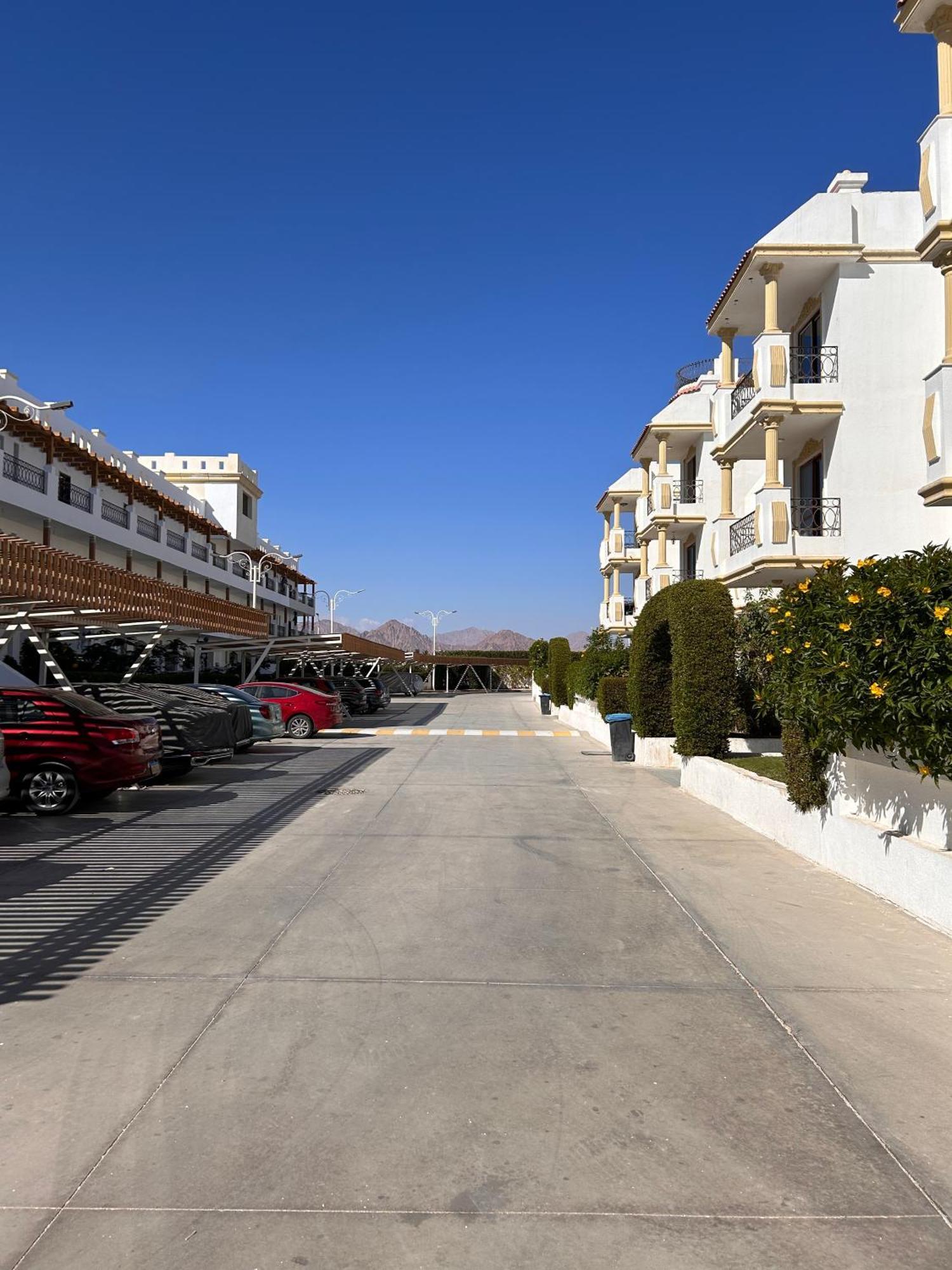 3-Bedroom Apartment On The Third Floor With 3 Balconies And Lovely Pool View, Street View And Free Beach Access In Sharm Hills Resort Екстериор снимка