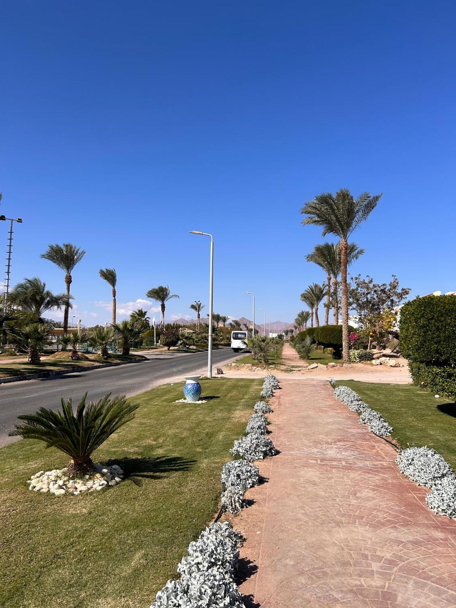 3-Bedroom Apartment On The Third Floor With 3 Balconies And Lovely Pool View, Street View And Free Beach Access In Sharm Hills Resort Екстериор снимка